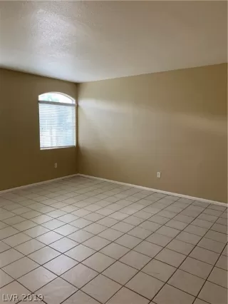 Photo #4: 2106591 Listing