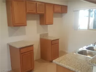 Photo #5: 2106612 Listing 