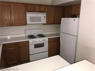 Photo #5: 2106621 Listing