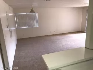 Photo #6: 2106621 Listing