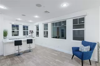 Photo #5: 2106676 Listing