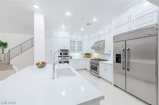 Photo #6: 2106676 Listing