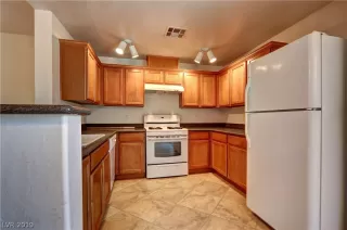 Photo #5: 2106722 Listing