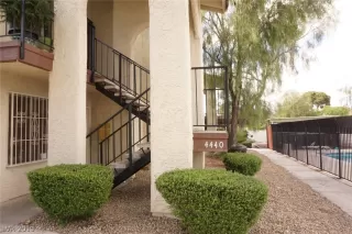 Photo #2: 2106724 Listing