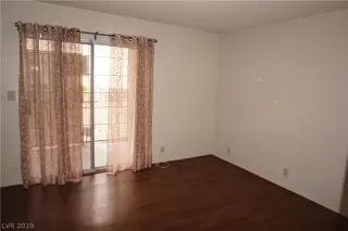 Photo #3: 2106724 Listing