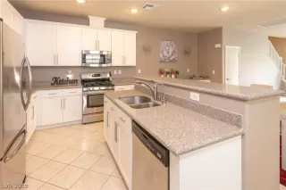 Photo #3: 2106804 Listing