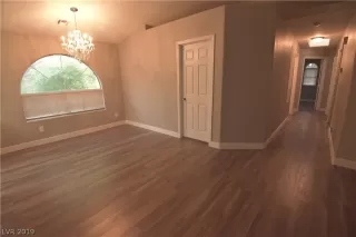 Photo #3: 2106807 Listing