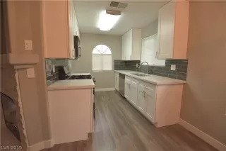 Photo #4: 2106807 Listing