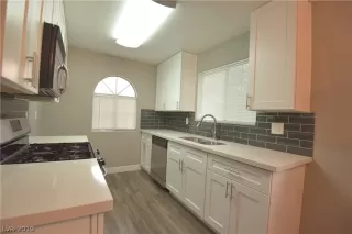 Photo #6: 2106807 Listing