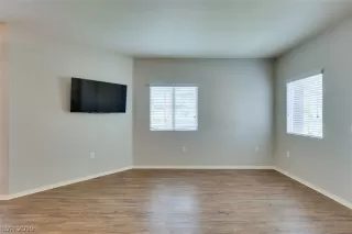 Photo #4: 2106817 Listing