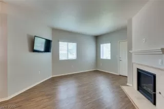 Photo #5: 2106817 Listing