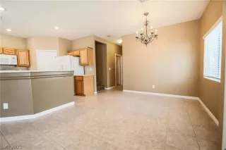 Photo #4: 2106818 Listing