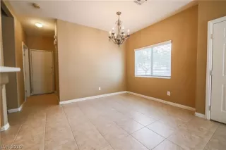 Photo #5: 2106818 Listing