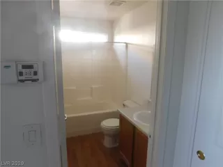 Photo #5: 2106821 Listing 