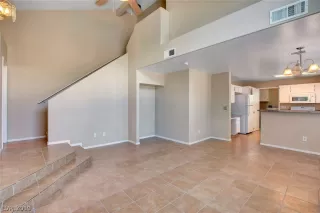 Photo #5: 2106836 Listing