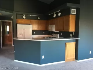 Photo #6: 2106861 Listing