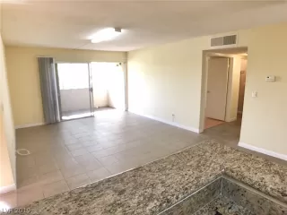 Photo #4: 2106877 Listing 