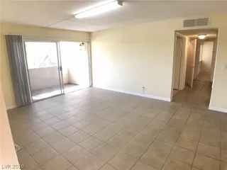 Photo #5: 2106877 Listing 