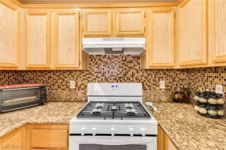 Photo #6: 2106878 Listing 