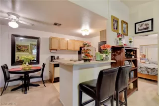 Photo #3: 2106892 Listing