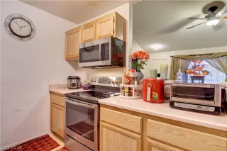 Photo #5: 2106892 Listing