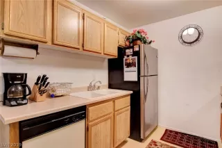 Photo #6: 2106892 Listing