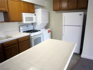 Photo #6: 2106924 Listing 