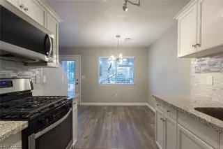 Photo #1: 2106961 Listing