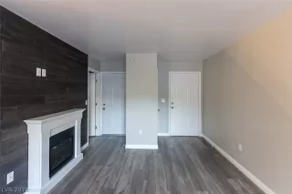 Photo #2: 2106961 Listing