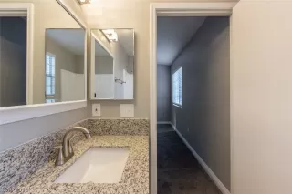 Photo #3: 2106961 Listing