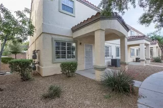 Photo #4: 2106961 Listing