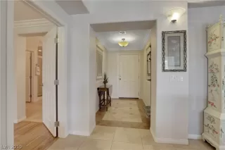 Photo #5: 2106993 Listing