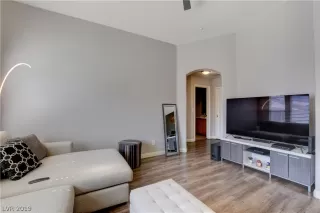 Photo #3: 2107041 Listing