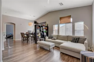 Photo #4: 2107041 Listing