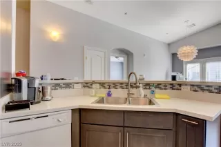 Photo #6: 2107041 Listing