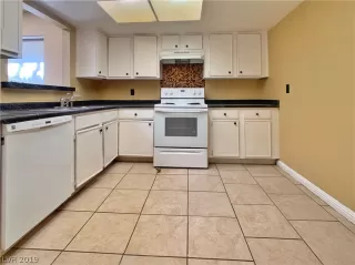 Photo #3: 2107077 Listing