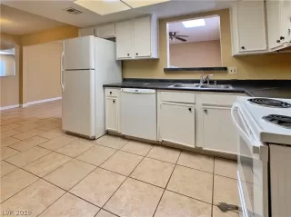 Photo #4: 2107077 Listing