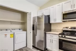 Photo #5: 2107126 Listing