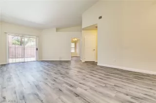 Photo #6: 2107126 Listing