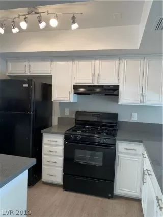 Photo #2: 2107349 Listing