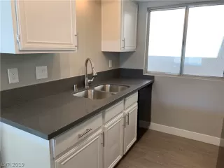 Photo #3: 2107349 Listing