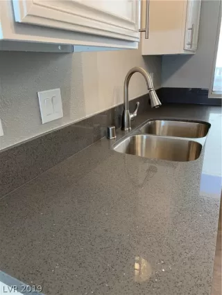 Photo #4: 2107349 Listing