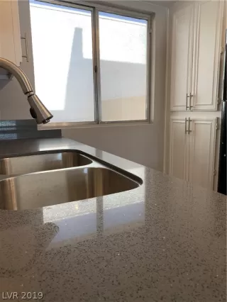 Photo #5: 2107349 Listing