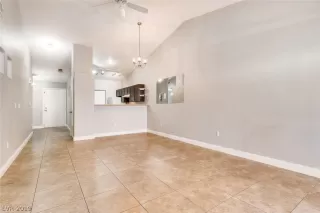 Photo #3: 2107368 Listing