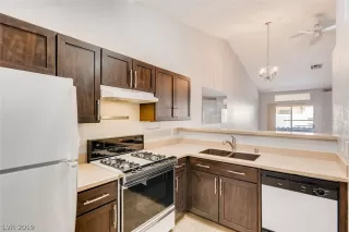 Photo #5: 2107368 Listing