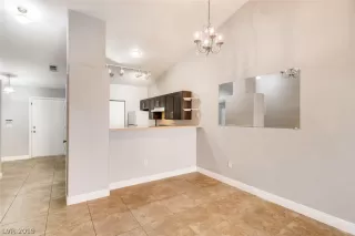 Photo #6: 2107368 Listing