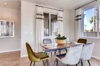 Photo #5: 2107403 Listing 