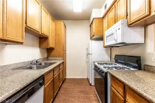 Photo #5: 2107412 Listing 