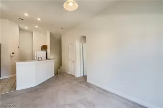 Photo #6: 2107453 Listing