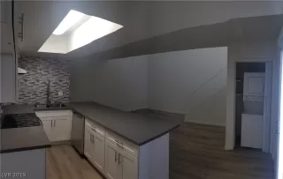 Photo #1: 2107505 Listing